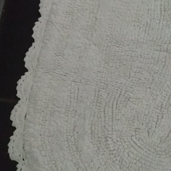 Off white Rug - Picture 2 of 3